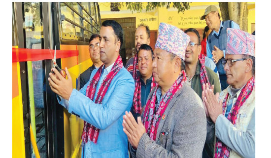 सात विद्यालयलाई प्रदेश सरकारका बस