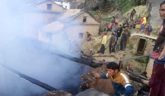 विद्युतको तार सर्ट हुँदा घरमा आगलागी