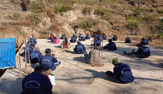 कक्षाकोठा अभाव हुँदा छतमा परीक्षा