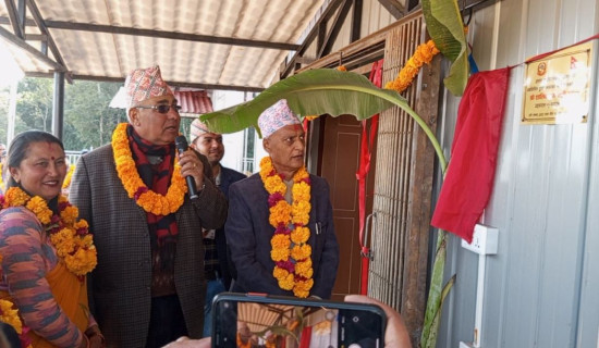 गाउँपालिकाको प्रशासनिक भवन उद्घाटन