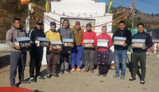 विपन्न विद्यार्थीका लागि खुत्रुकेको पैसा