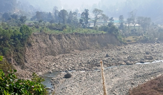 चुरे क्षेत्रमा नदीले धार परिवर्तन गर्दै