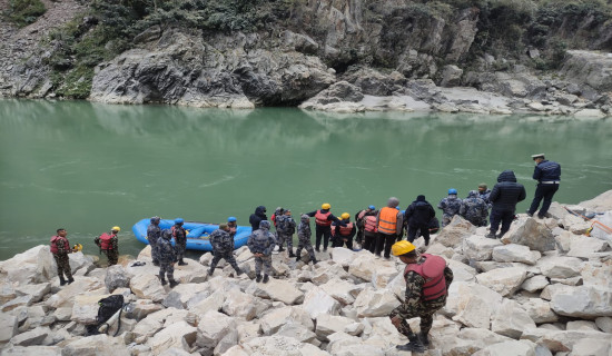 त्रिशूली नदीमा भारतीय गाडी खस्यो