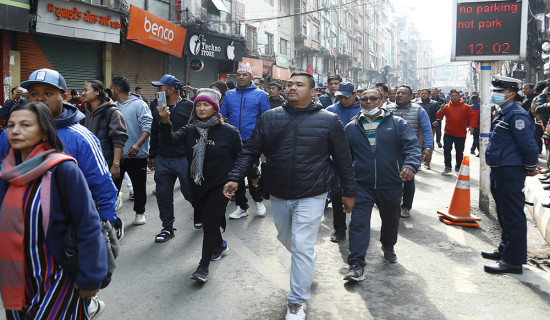 पार्किङ निषेध गरेसँगै न्युरोडका व्यवसायी प्रदर्शनमा