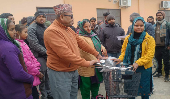 एसईई पास गरेका ९२ छात्रालाई साइकल वितरण