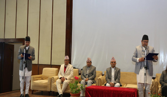 सङ्घीय संसद्को महासचिव पाण्डेयद्वारा शपथ