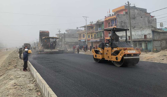 मुग्लिन-पोखरा सडक विस्तार : दुलेगौंडा बजार कालोपत्र