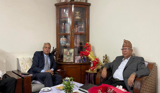 पूर्व प्रधानमन्त्री नेपाल र भारतीय राजदूत श्रीवास्तवबीच भेटवार्ता