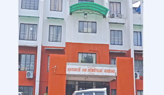 मुख्यमन्त्रीमा तीन पार्टीको दाबी