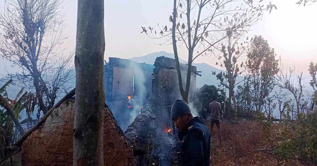 आगलागीबाट तीन लाख बढीको क्षति