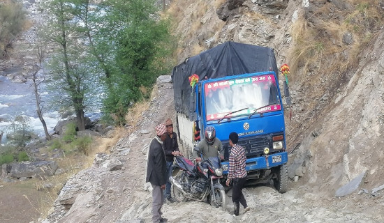 खाल्डाखुल्डीले यातायात सञ्चालनमा सास्ती