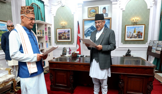 दीपक कार्कीद्वारा वन राज्यमन्त्रीको शपथ ग्रहण
