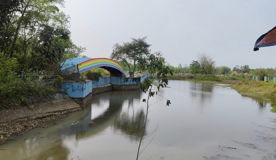 इन्द्रेणी तालको बाँध फुटेर पानी चुहावट हुँदा समस्या