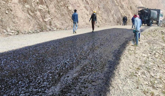 म्याग्दीमा १६ किलोमिटर सडक कालोपत्र हुँदै