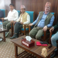 नेपाल मलेसियाविरुद्ध फिल्डिङ गर्दै