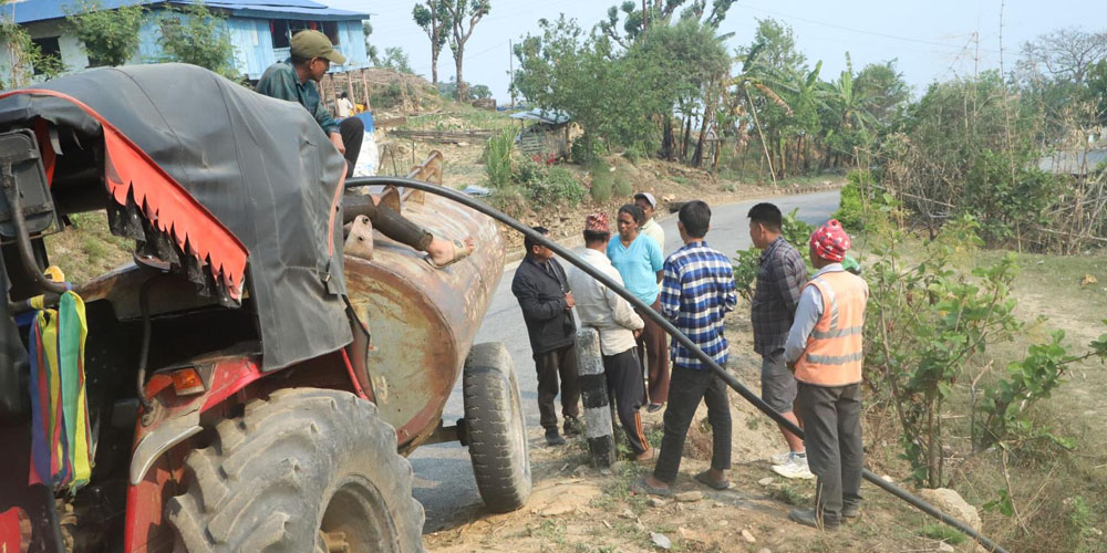 मुहान सुकेपछि खानेपानीका लागि ट्याङ्करमा निर्भर