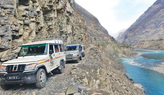 कर्णाली कोरिडोरको यातायात ‘सिण्डिकेट’तोड्न माग