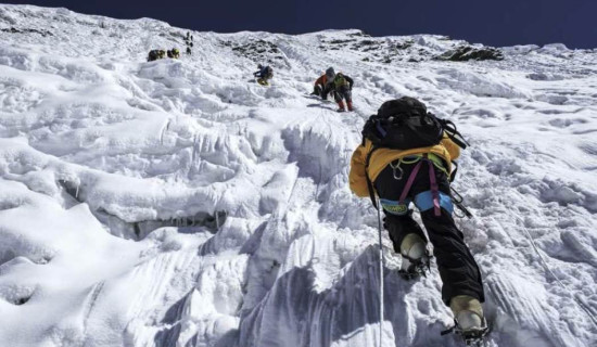 सगरमाथा आरोहणका क्रममा दुई मङ्गोलियन नागरिक सम्पर्कविहीन