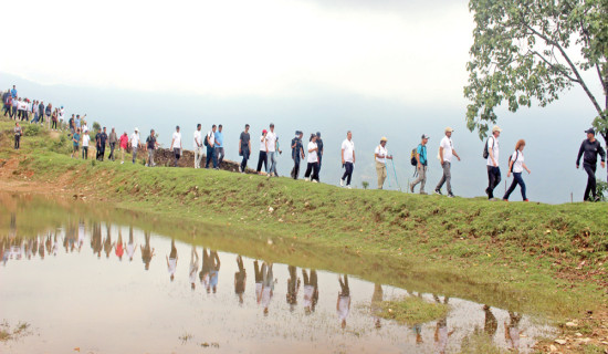 अन्नपूर्ण फेदीमा कूटनीतिज्ञको पदयात्रा