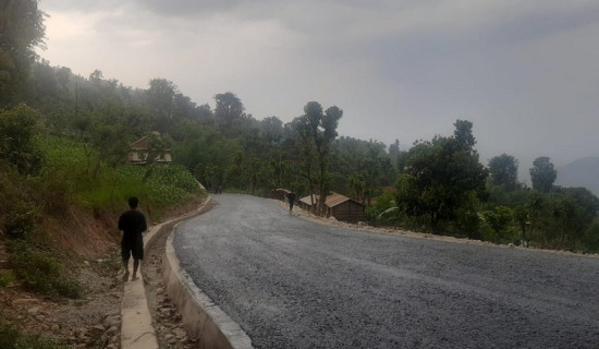 दर्बुङ फाँटदेखि पृथ्वी राजमार्गको फिस्लिङसम्म कालोपत्रे हुँदै