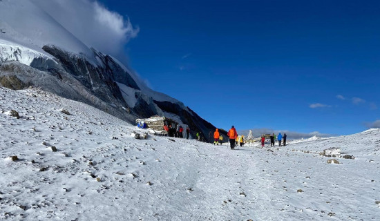 सुनसान बन्दै अन्नपूर्ण पदमार्ग