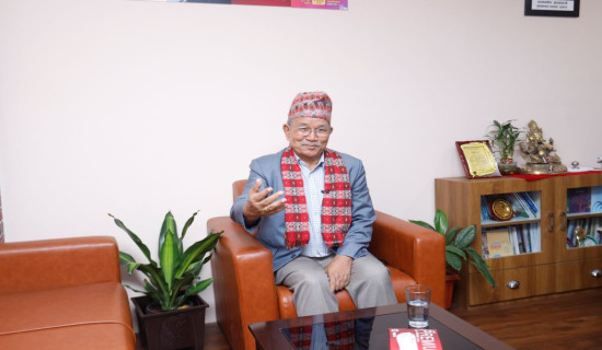महानगर प्रमुख महर्जनद्वारा गोरखापत्रको फोटो प्रदर्शनी अवलोकन