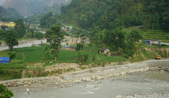 नदी कटानको जोखिममा परेको हाँडेभिर बस्ती सुरक्षित
