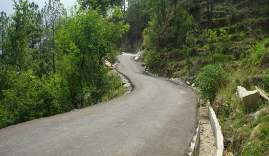 सडक बनेको १८ वर्षपछि स्तरोन्नति