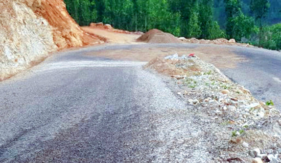 मध्यपहाडी लोकमार्गः  धारापानी–झिनडाँडाखण्डमा स्तरोन्नति सुरु