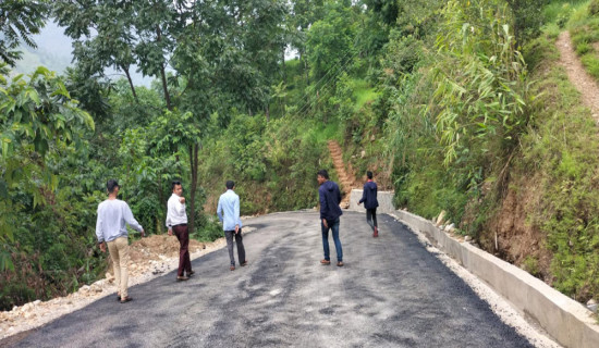 ट्रयाक खुलेको १८ वर्षपछि ग्रामीण सडक कालोपत्र गरिँदै
