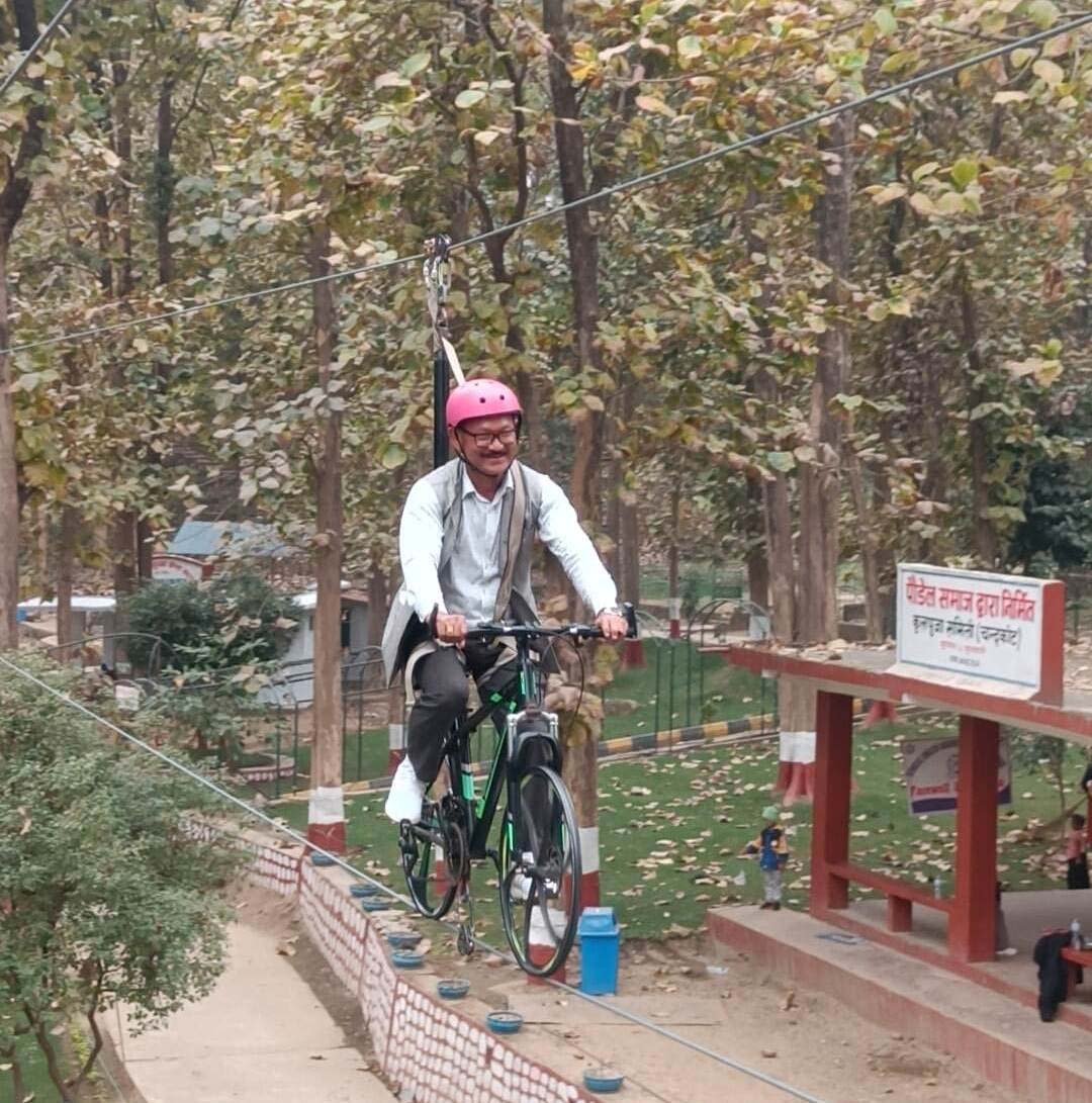 भारतीय पर्यटक स्काई साइक्लिङमा आकर्षित