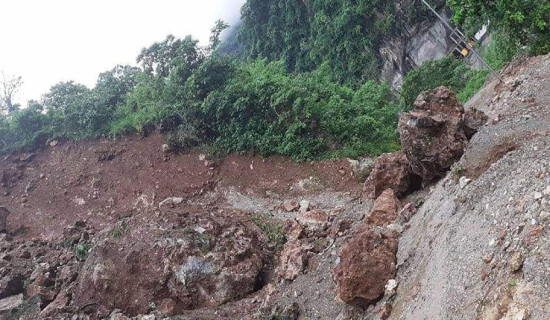 पहिरोले बुद्धसिंह मार्ग दुई दिनदेखि अवरुद्ध