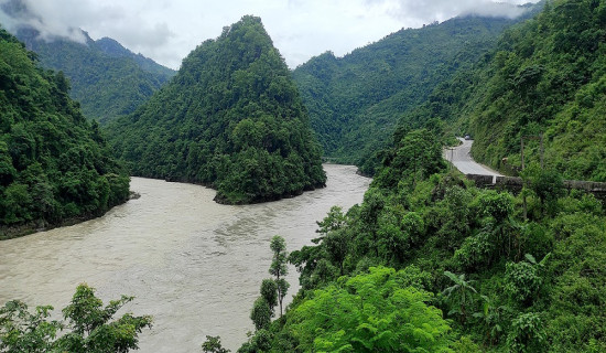 वर्षातमा उर्लेको   त्रिशूली नदी