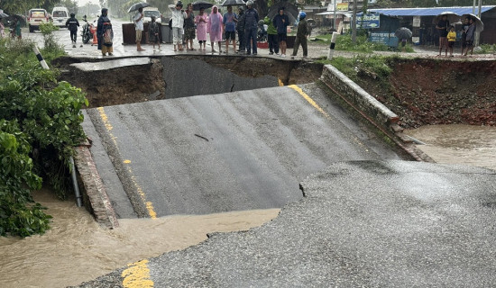 बढीपहिरोले देशका विभिन्न भागमा क्षति, राजमार्ग अवरुद्ध