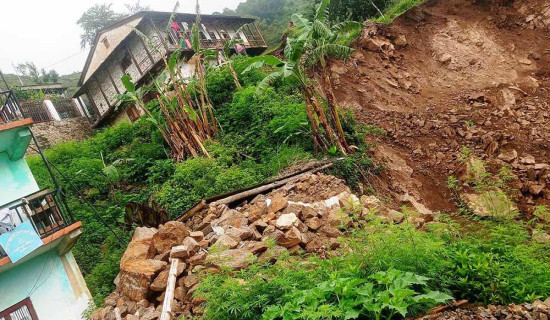 वडा कार्यालय निर्माण गर्दा स्थानीयको घर पहिरोमा