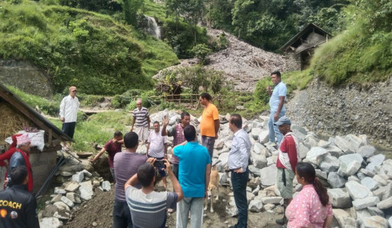 पोखराको  झिझिर्कामा ५ घर विस्थापित, २६ घर जोखिममा