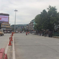 पर्यटन प्रवर्द्धनका लागि पहरोको ढुङ्गामा आकृति बनाइँदै