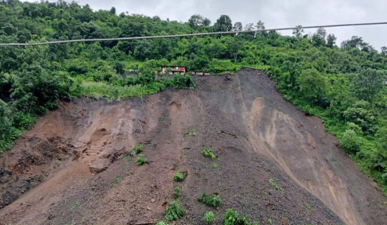 पहिरोले चार घर पुरिए, बस्ती जोखिममा