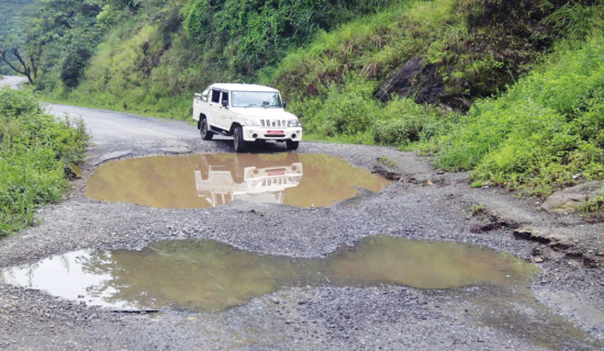 मध्यपहाडी सडक मर्मतसम्भार नहुँदा जीर्ण बन्दै