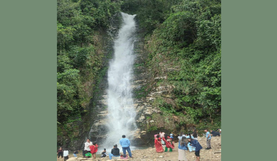 मनै लोभ्याउने गाईखुरे झरना