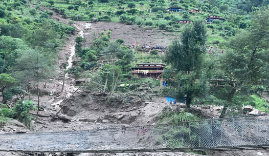 बडीगाड पहिरोपीडितको दुःख : गाउँमा खानेपानी र विद्युतकाे समस्या