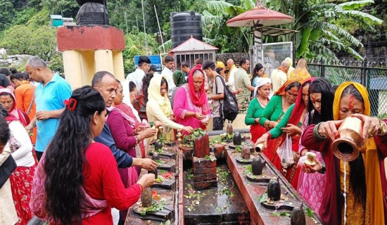 गलेश्वरधाममा भक्तजनको घुइँचो