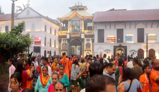 साउनको अन्तिम सोमबार : पशुपतिनाथसहित देशभरका शिवालयमा भक्तजनको घुइँचो