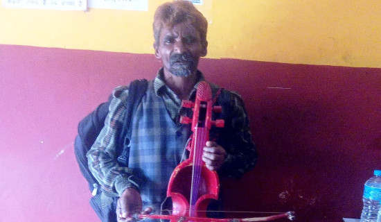 सारङ्गीको धुनसँगै विरहका भाका सुनाउँदै डम्बर