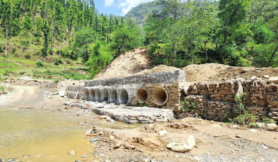 बाढीले राप्ती राजमार्ग अवरुद्ध