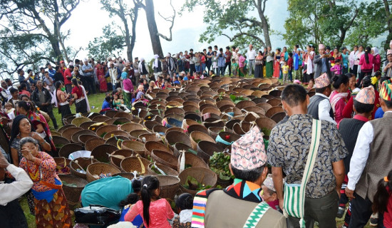 ढ्वाङकुम पर्व मनाउँदै वाम्बुले राई समुदाय