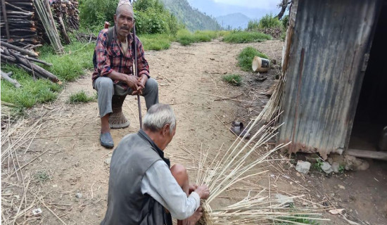 संरक्षणको अभावमा लोप हुँदै थुन्से बुन्ने पेसा