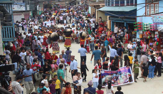 दिक्तेल बजारमा वृहत् लाखे नाच प्रदर्शन