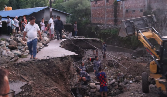 बाढीका कारण बस्ती जोखिममा