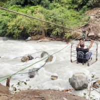 पहिरोले झोलुङ्गे पुल भत्काएपछि घुन्साखोलामा बन्यो तुइन